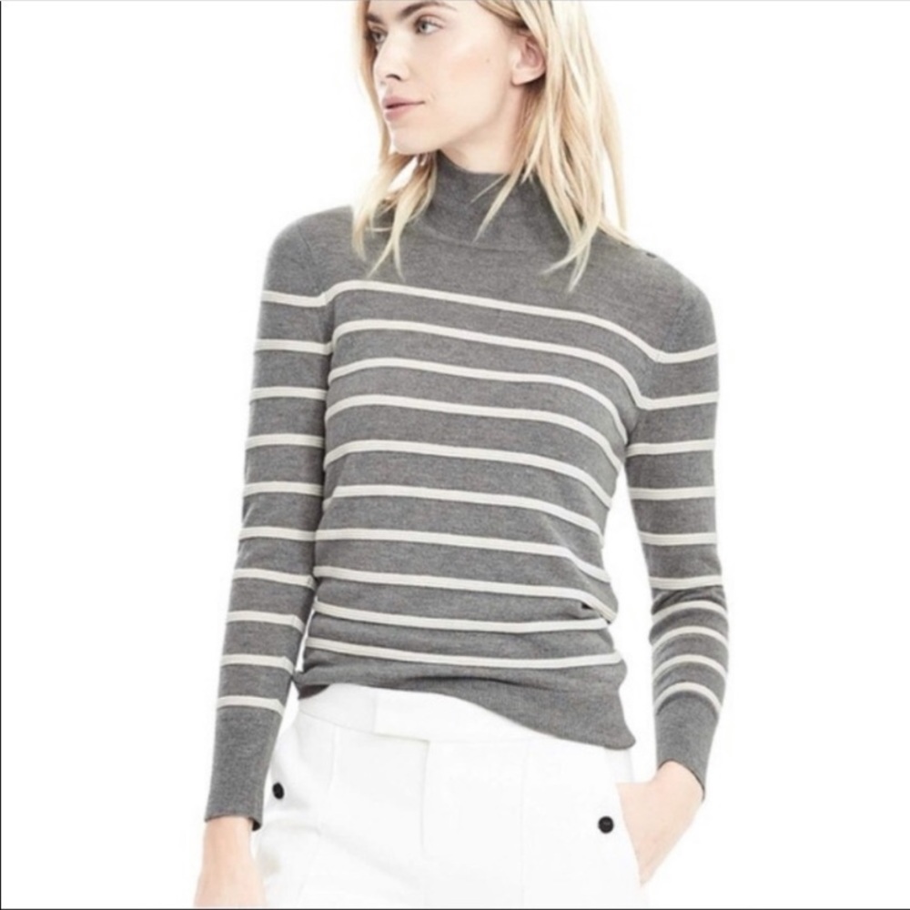 Banana Republic Gray Striped Ottoman Sweater